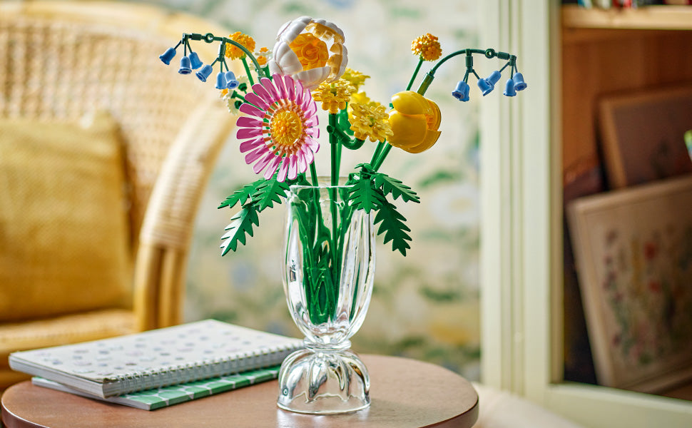 LEGO Botanicals - Juguete de construcción de ramo pequeño soleado – Arreglo floral de bricolaje para niñas y niños, a partir de 9 años, regalo para cumpleaños, dormitorio, escritorio, decoración del