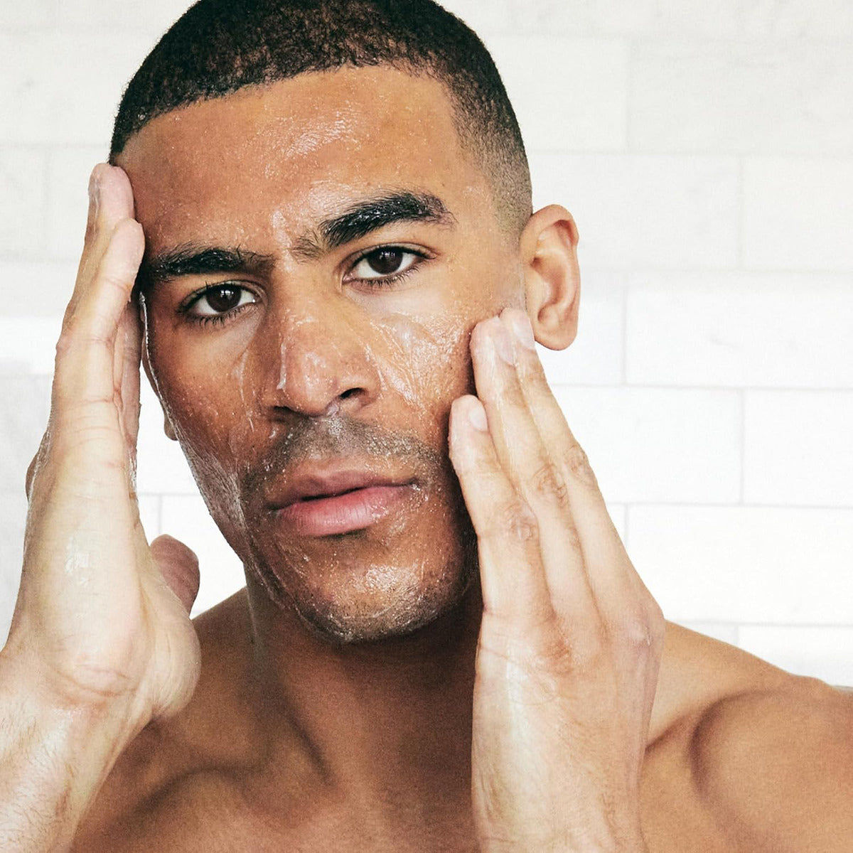 Brickell - Crema Hidratante Facial De Gel 6 En 1 Para Hombre