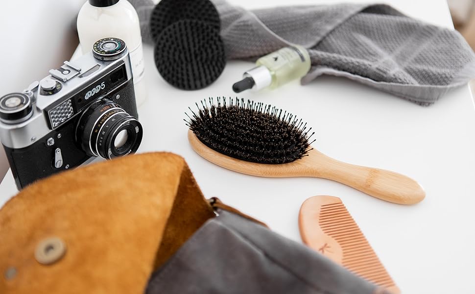 Belula Set de aseo de cabello para hombres: cepillo de cerdas de jabalí, cepillo de alfiler de nailon, peine de madera y bolsa de viaje para peinar