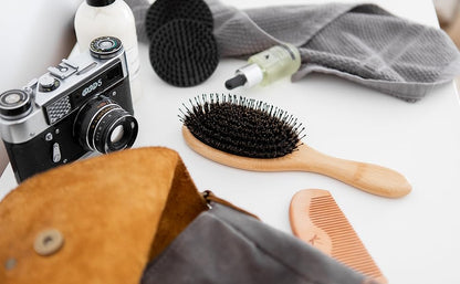 Belula Set de aseo de cabello para hombres: cepillo de cerdas de jabalí, cepillo de alfiler de nailon, peine de madera y bolsa de viaje para peinar