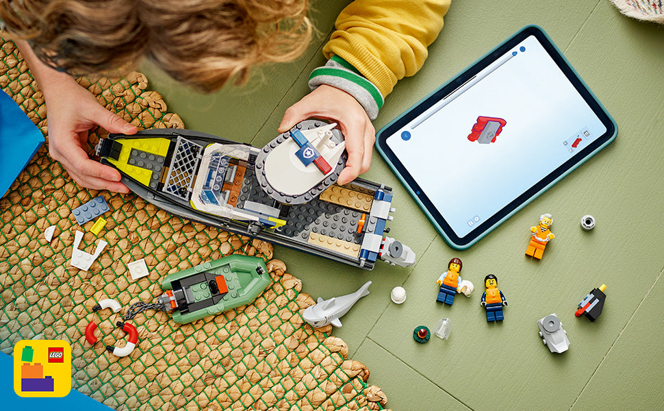 LEGO City Persecución de Barcos Policiales - Juguete de construcción para niños, juego de simulación para niños y niñas, a partir de 6 años, bloques de construcción con 2 juguetes de barcos flotantes