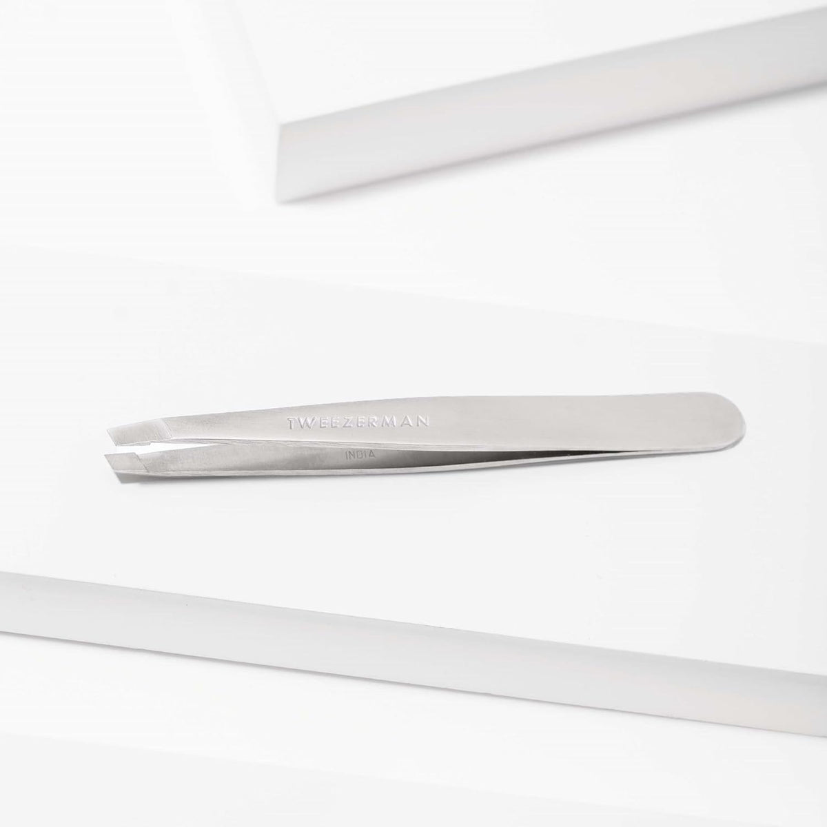 Tweezerman - Pinza inclinadas para cejas de acero inoxidable