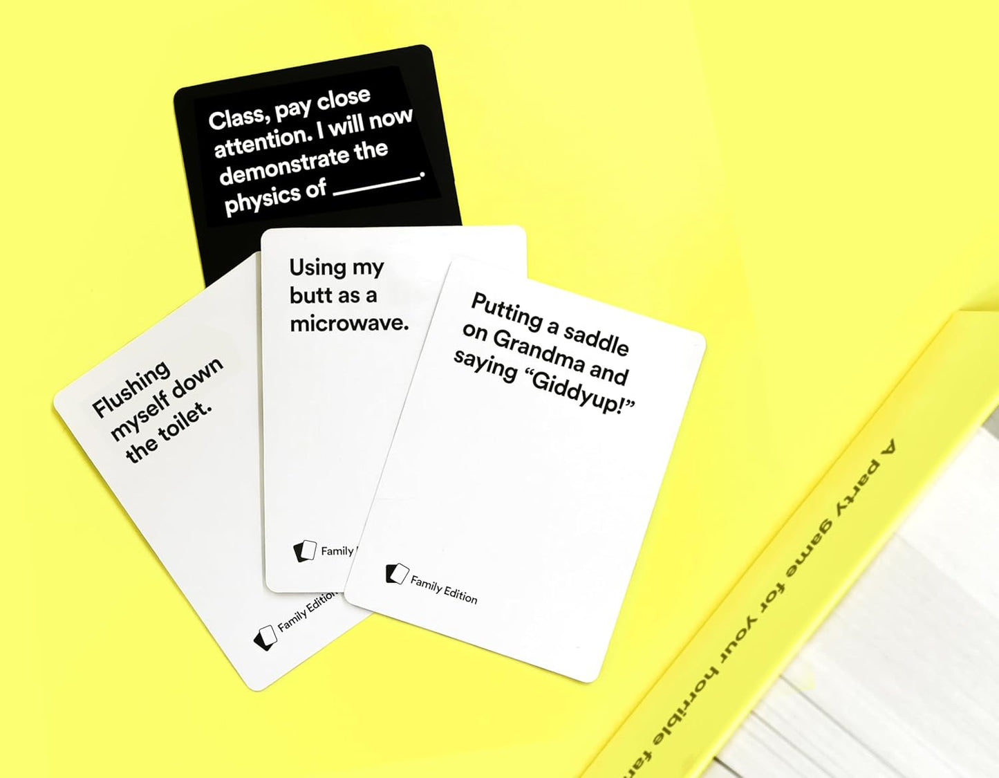 Cards Against Humanity: Edición familiar • A partir de 8 años • Un juego de fiesta para tu horrible familia