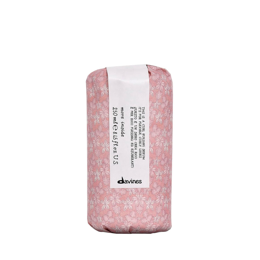 Davines Este es un suero para armar rizos, fijación media y definic...