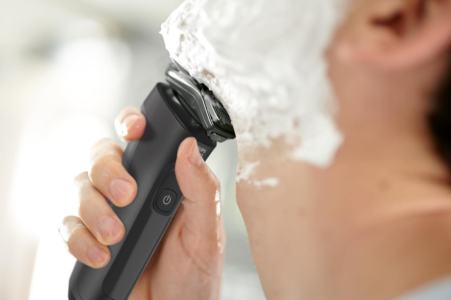 Philips Norelco Shaver 6000, afeitadora recargable en seco y húmedo con estilizador de barba 2 en 1 (5 ajustes de longitud) y recortador de precisión, S6600/90 (renovado)