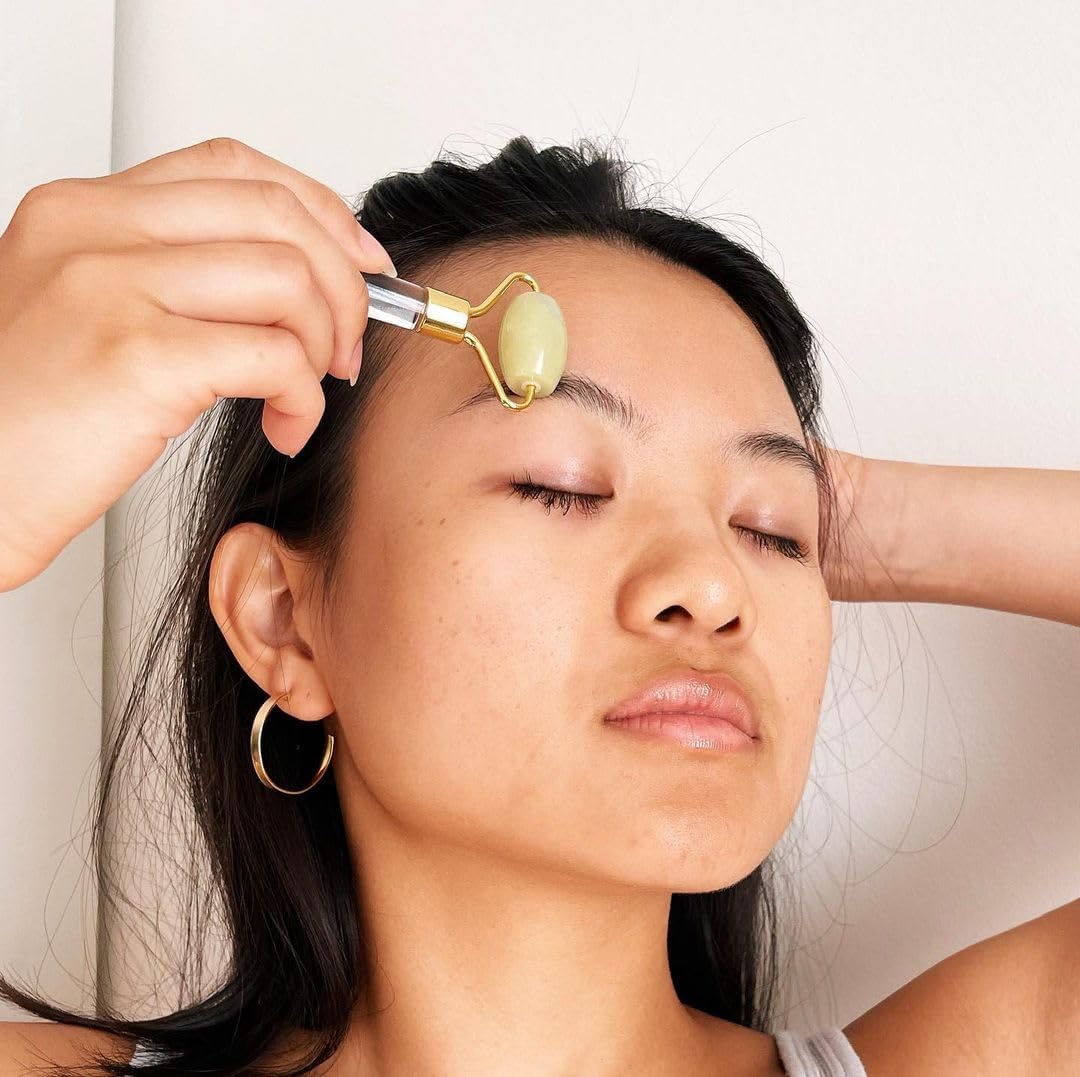 Mei Apothecary Mini herramienta de belleza de rodillo facial de jade