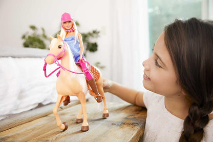 Barbie Playset con muñeca rubia de moda en atuendo de montar y caba...