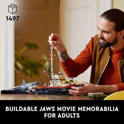 LEGO Ideas Jaws Set – Kit de diorama para fanáticos de la película clásica – Juguete de tiburón – Regalo de recuerdos de película para adultos – Incluye barco Orca y las minifiguras de Chief Brody