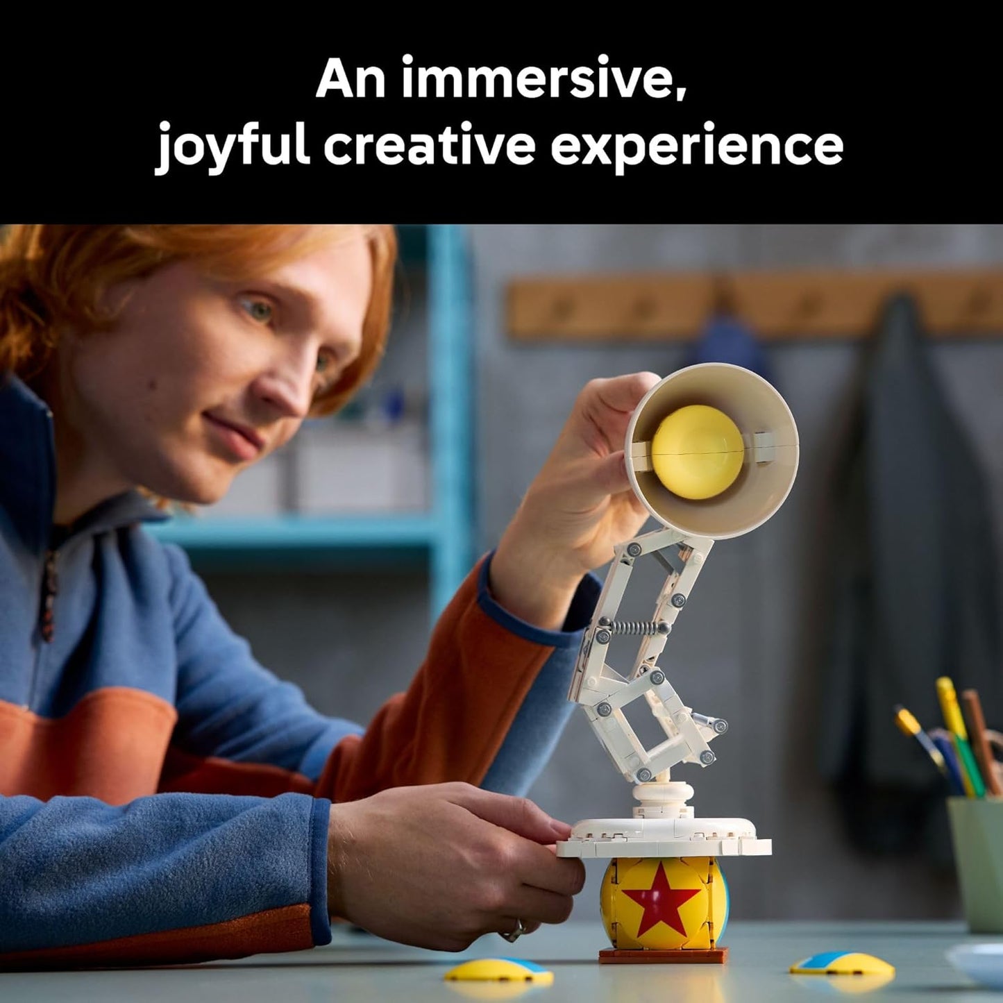LEGO Ideas Disney Pixar Luxo Jr. - Juego de decoración de habitación y construcción para adultos - Decoración de oficina y escritorio para mujeres y hombres a partir de 18 años - Kit de bricolaje de
