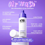 El champú seco K18 AirWash™, sin aerosol, equilibra el cuero cabell...