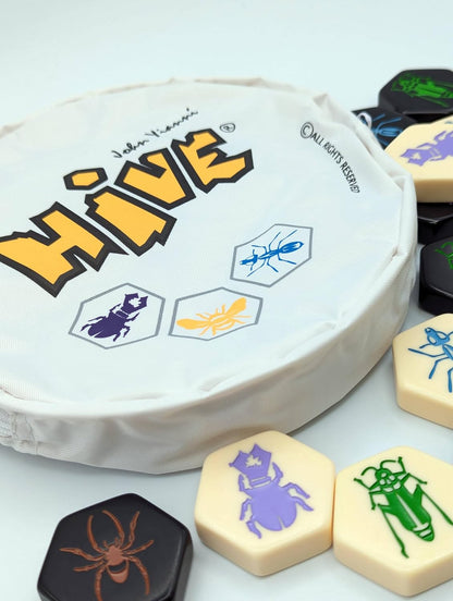 Juego Hive - A Game Crawling With Possibilities