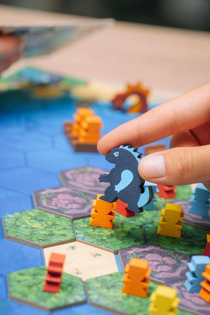 Asmodee Survive The Island - Juego de mesa (edición 2024) - Aventura de escape emocionante con nuevos monstruos, divertido juego de estrategia para niños y adultos, a partir de 8 años, 2 a 5 jugadores