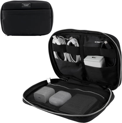 Kate Spade New York Bolso organizador técnico de nylon - Organizador de cables electrónicos, estuche de viaje para cargadores, banco de energía, AirPods y accesorios - Negro con firma