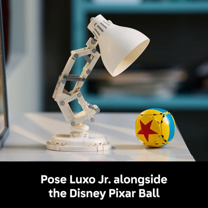 LEGO Ideas Disney Pixar Luxo Jr. - Juego de decoración de habitación y construcción para adultos - Decoración de oficina y escritorio para mujeres y hombres a partir de 18 años - Kit de bricolaje de