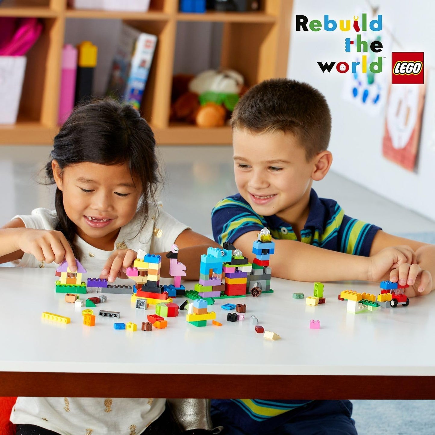 LEGO Classic Maleta creativa 10713 - Incluye estuche organizador de almacenamiento con divertidos y coloridos bloques de construcción, juguete de aprendizaje preescolar para niños, niños y niñas a
