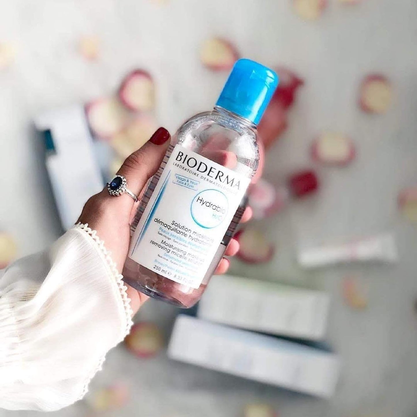 Bioderma Hydrabio DUO H2O - Limpiador de agua micelar y desmaquillante para pieles sensibles deshidratadas, 33.4 onzas líquidas
