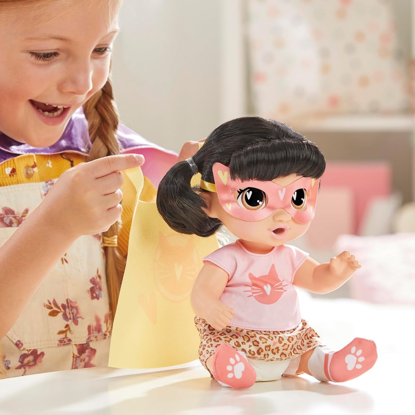 Baby Alive Super BFF Katie Kat Set de Juego de Muñeca Bebé de Vesti...