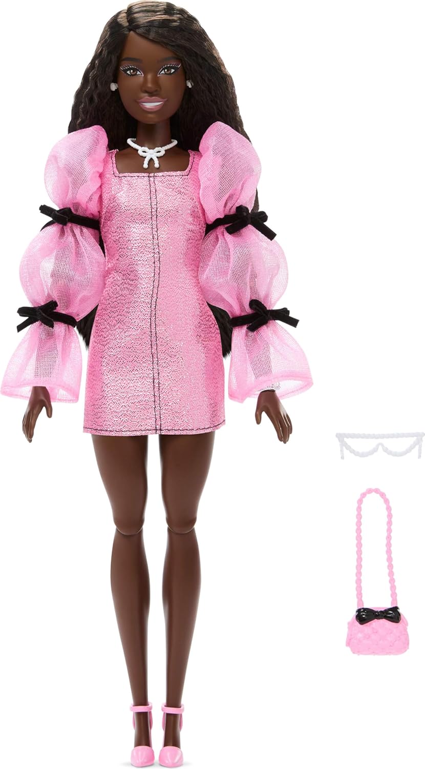 Muñeca Barbie Deluxe Style #14 con minivestido Barbiecore rosa metá...