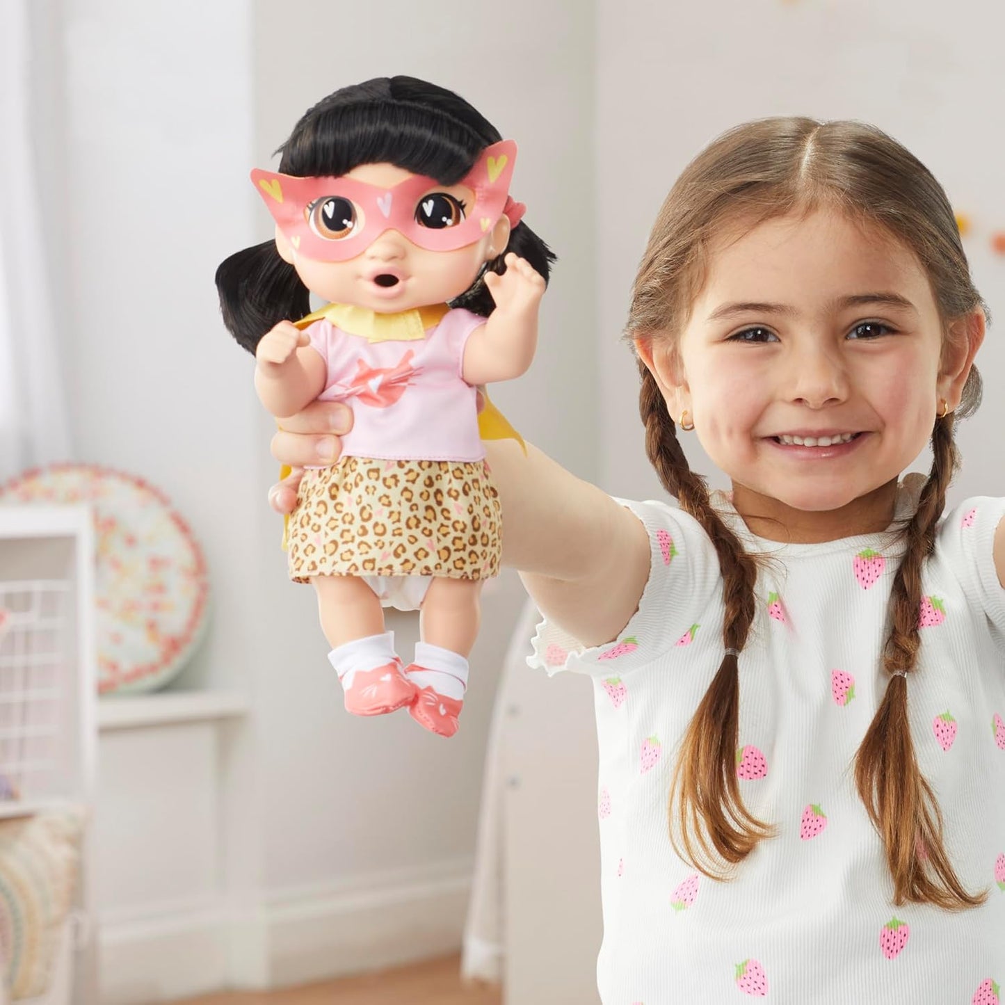 Baby Alive Super BFF Katie Kat Set de Juego de Muñeca Bebé de Vesti...