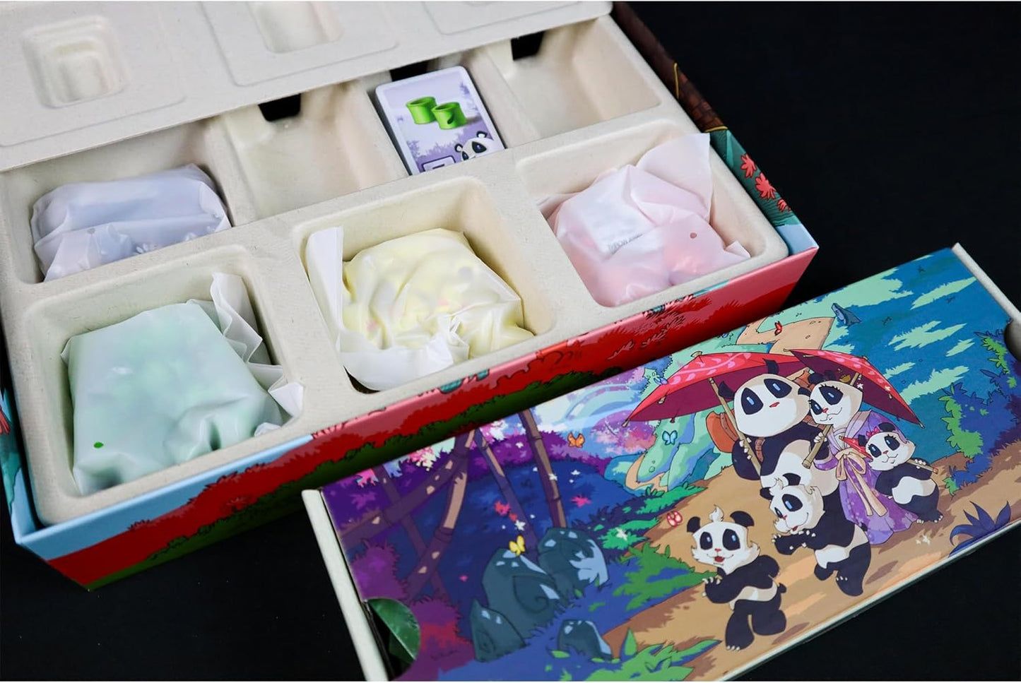 Juego de mesa Takenoko - Juego de estrategia del jardín de bambú con miniaturas de pandas, juego familiar divertido para niños y adultos, a partir de 8 años, 2-4 jugadores, tiempo de juego de 45