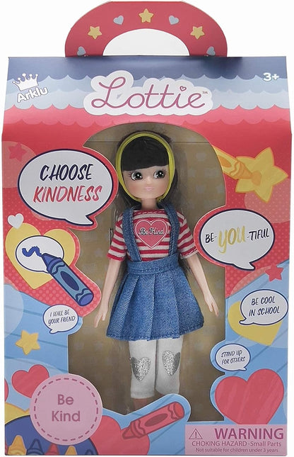 Muñeca Lottie Be Kind con delantal de mezclilla