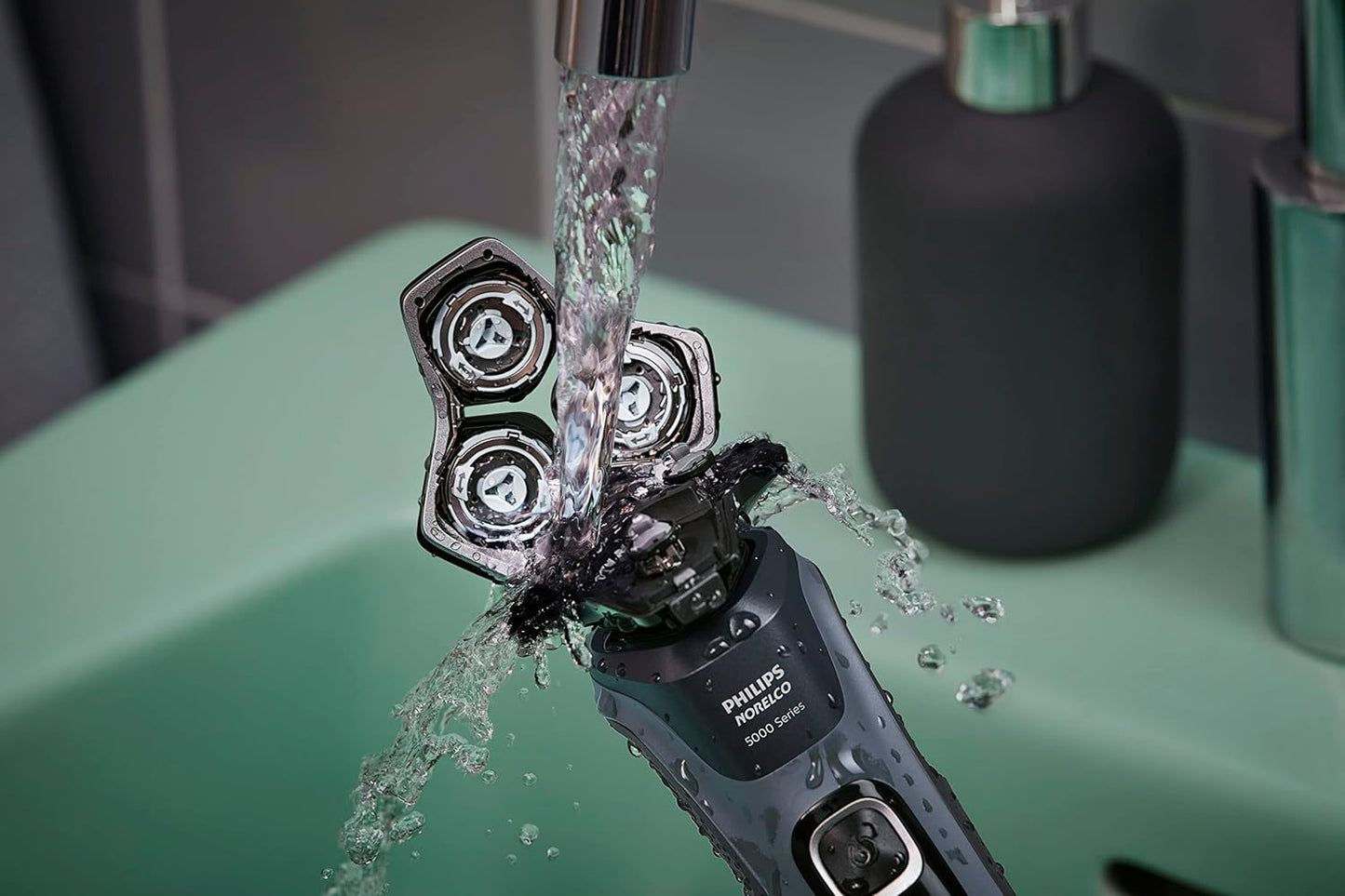 Philips Norelco Shaver 5400, afeitadora recargable en seco y húmedo con recortadora emergente, S5880/81