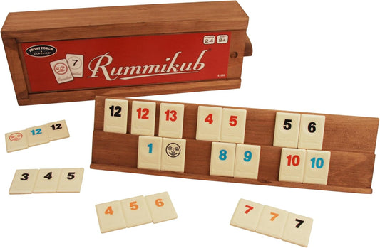 Front Porch Classics, Rummikub Vintage Edition en estuche de almacenamiento de madera maciza con 4 bandejas integradas para jugadores y 106 fichas Rummikub, para 2 a 4 jugadores de 8 años en adelante