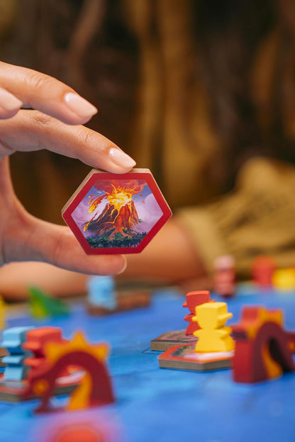 Asmodee Survive The Island - Juego de mesa (edición 2024) - Aventura de escape emocionante con nuevos monstruos, divertido juego de estrategia para niños y adultos, a partir de 8 años, 2 a 5 jugadores