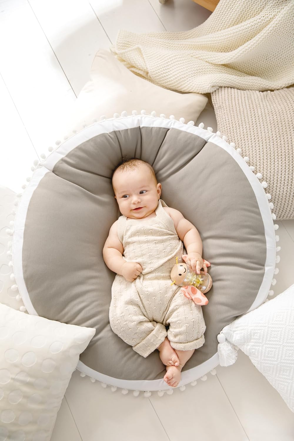 Hape Rosalie - Sonajero de madera con forma de mariposa colorida con alas extraíbles, juguete de aprendizaje temprano de madera, juguetes sensoriales para edades tempranas