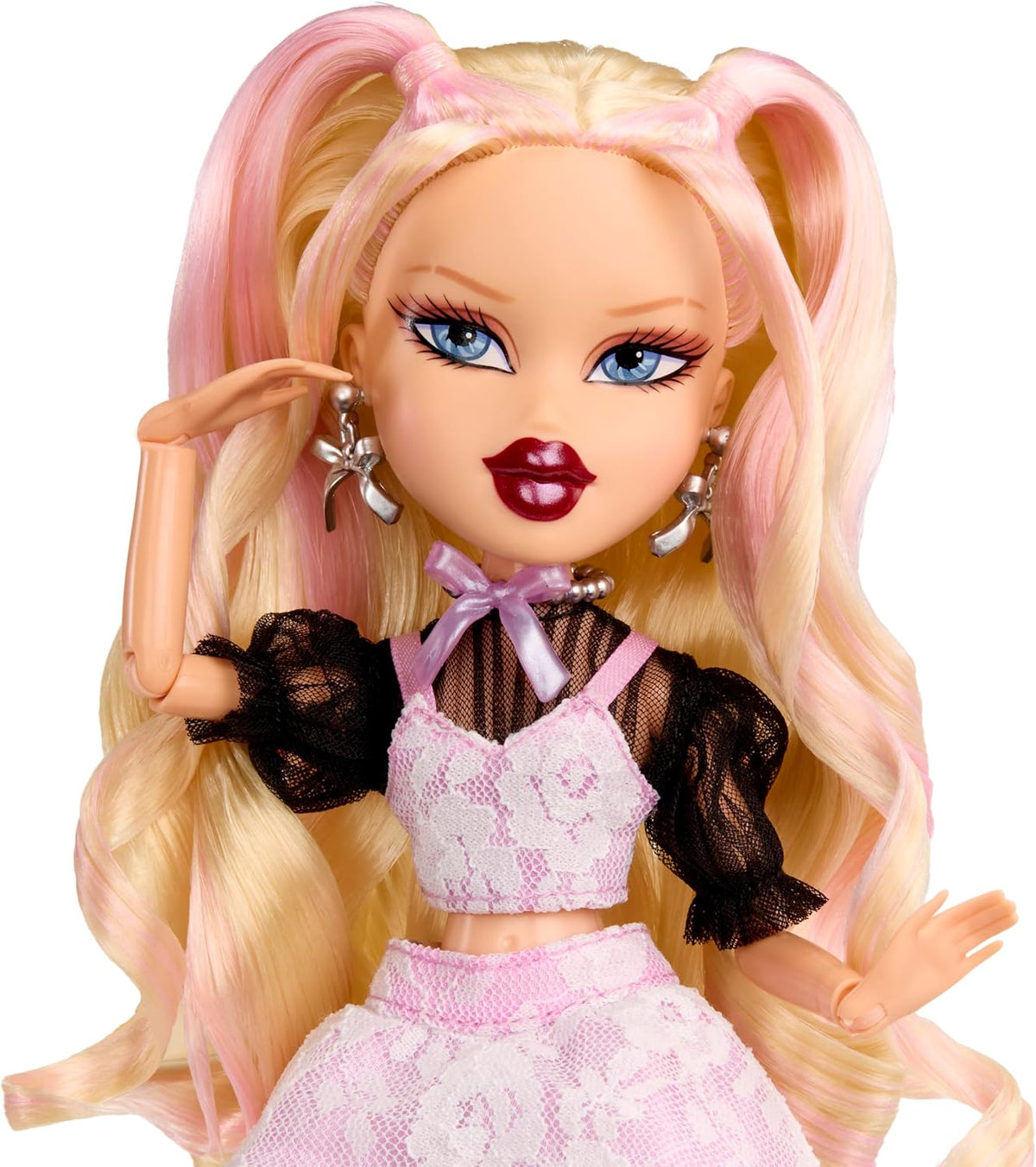 Bratz Stylin' Birthdayz Cloe Fashion Doll con camiseta personal...