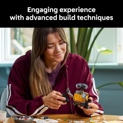 LEGO Disney & Pixar Wall-E & EVE - Juego de construcción para adultos, mayores de 18 años, oficina en casa, estante de libros o decoración de habitación para fanáticos de Disney, ideas de regalo para