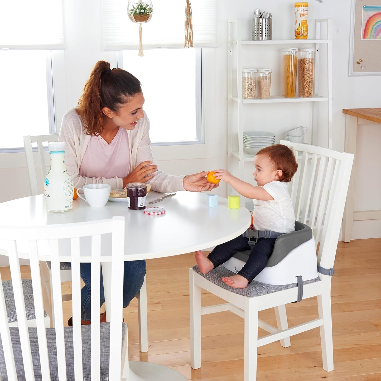 Asiento elevador Ingenuity SmartClean para silla de cocina \u2013 L...