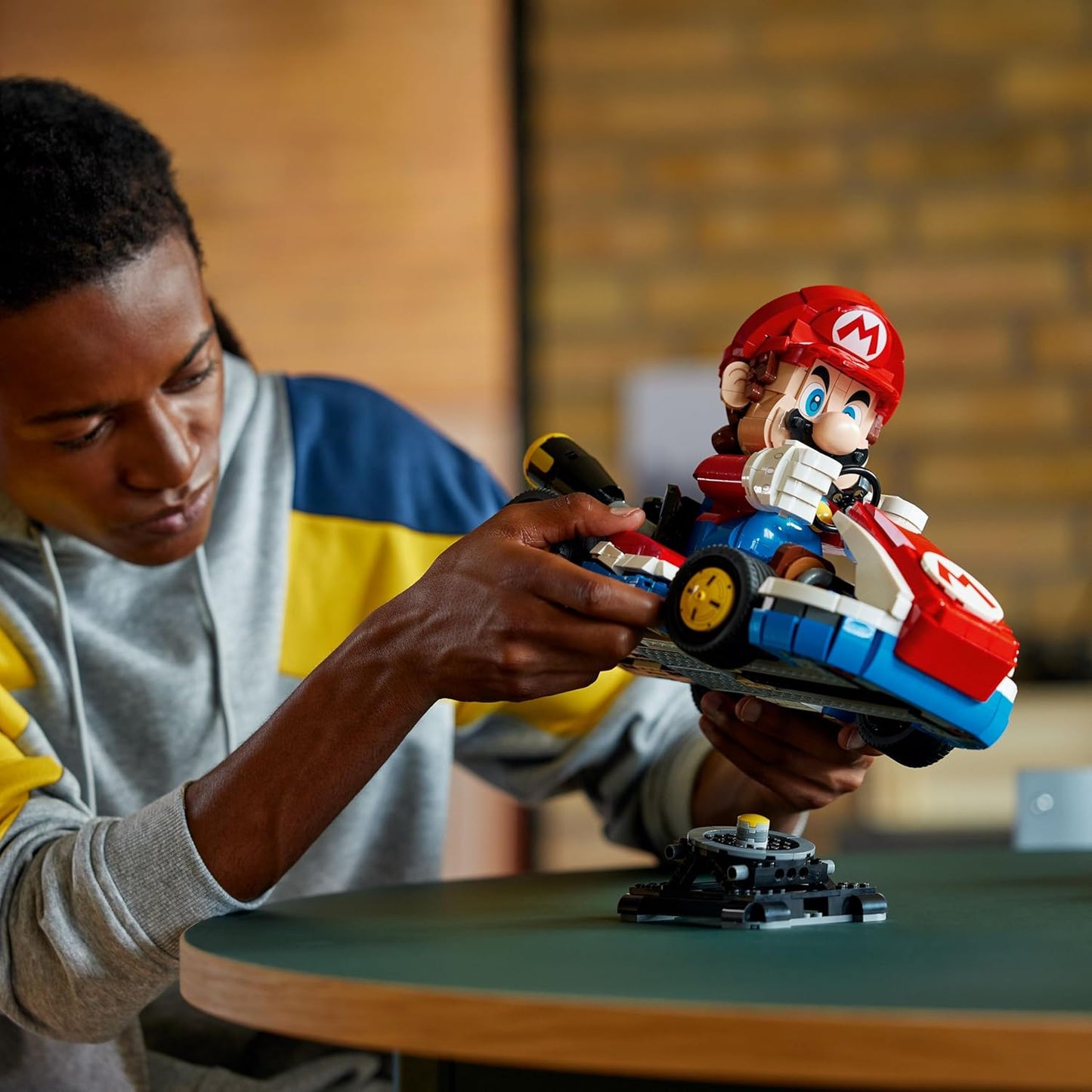 LEGO Super Mario: Mario Kart - Juego de construcción de Mario y kart estándar para adultos, estante de libros de bricolaje y decoración de habitación para hombres y mujeres, a partir de 18 años, idea