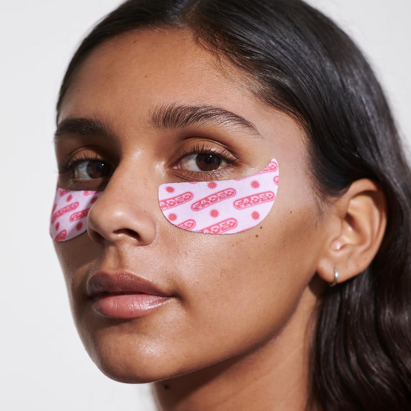 Topicals Faded Máscaras Iluminadoras para Debajo de los Ojos | Parches para Desinflar, Hidratar, Iluminar y Enfriar | Reduce las Ojeras y Líneas Finas | Contiene Ácido Kójico, Cafeína y Niacinamida