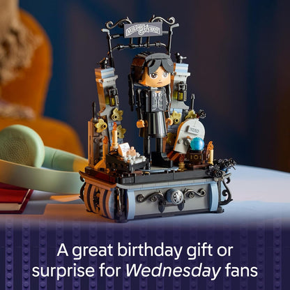 LEGO Figura Wednesday Addams, juguete de construcción para niños, niñas y niños, a partir de 10 años, muñeca coleccionable de Wednesday Addams con exhibición para fanáticos, idea de regalo para