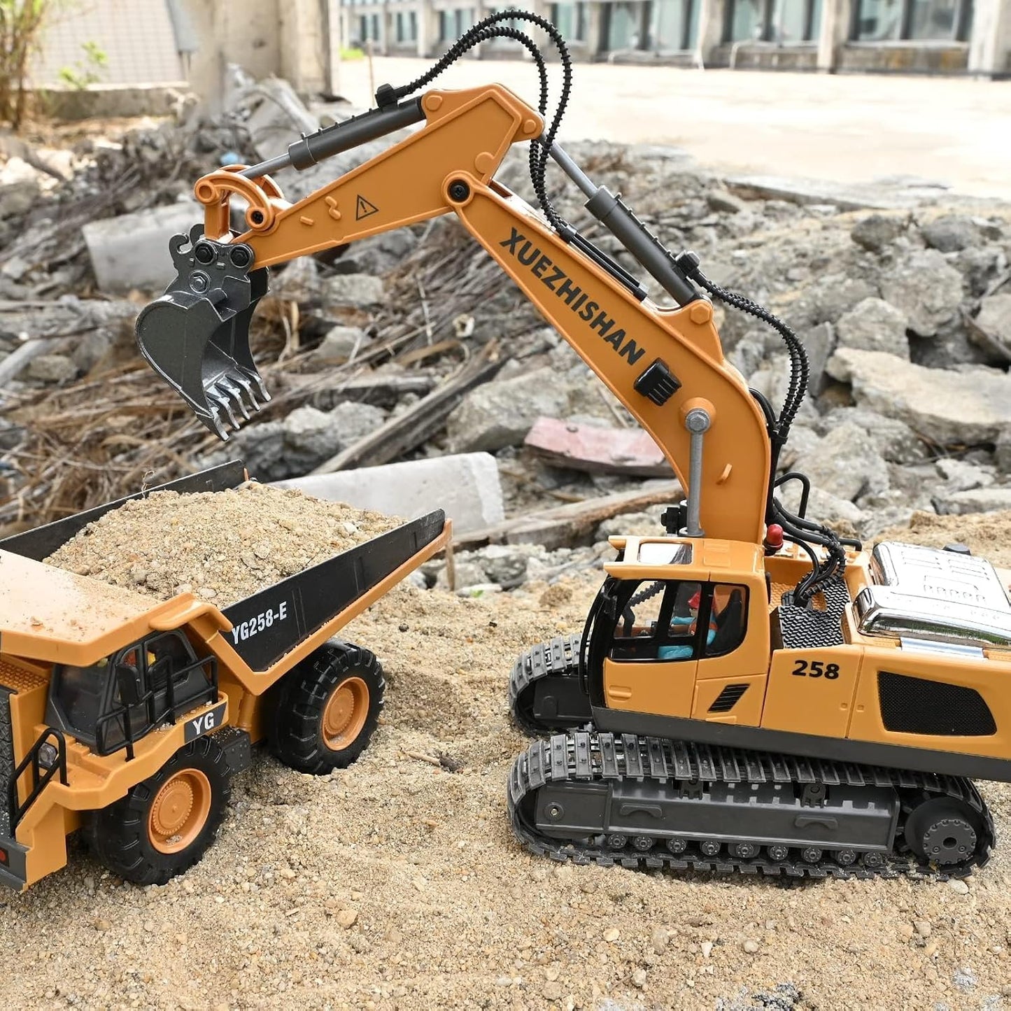 Excavadora de control remoto para niños, excavadora RC con 2 baterí...
