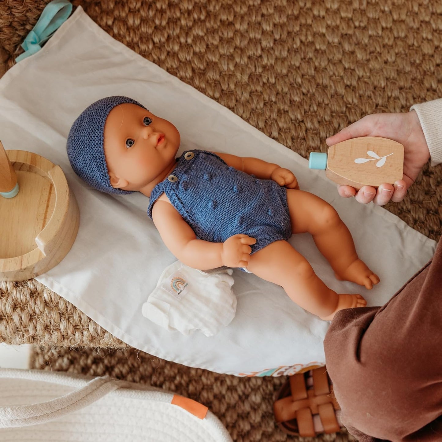 Miniland Muñeca de bebé realista con características anatómicamente...