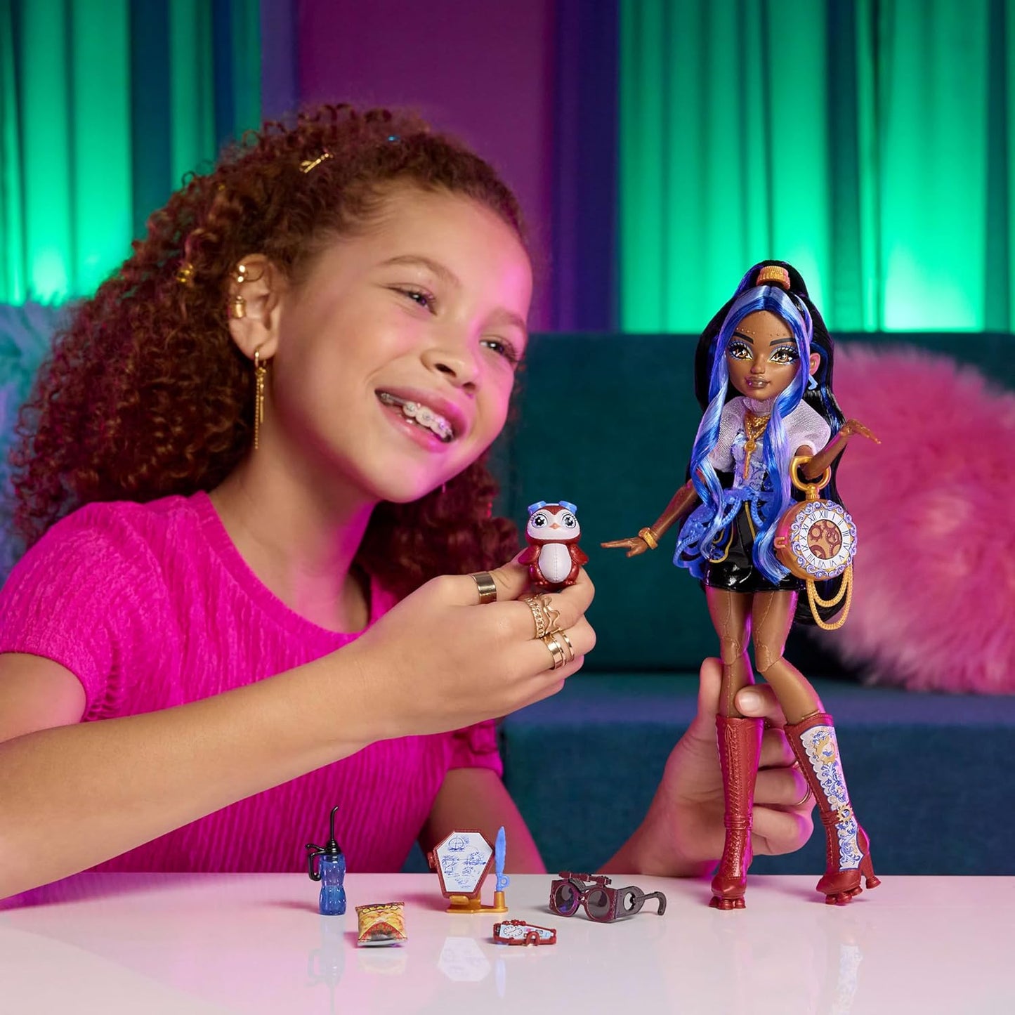 Monster High Muñeca, Robecca Steam en blusa azul y pantalones corto...
