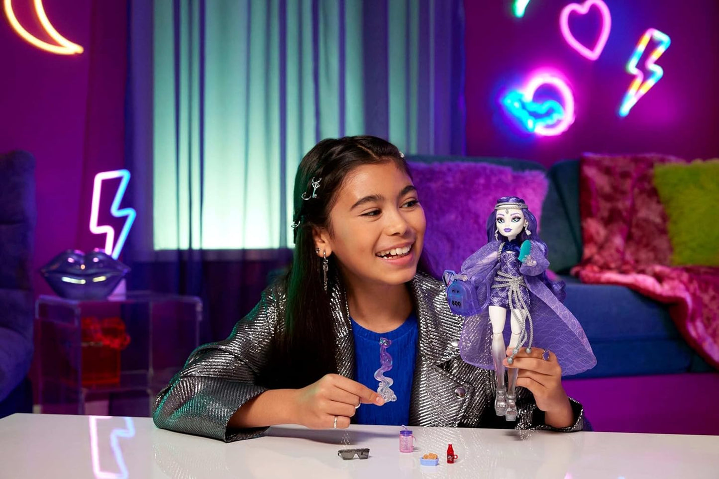 Muñeca de Monster High Spectra Vondergeist con hurón mascota Rhuen...