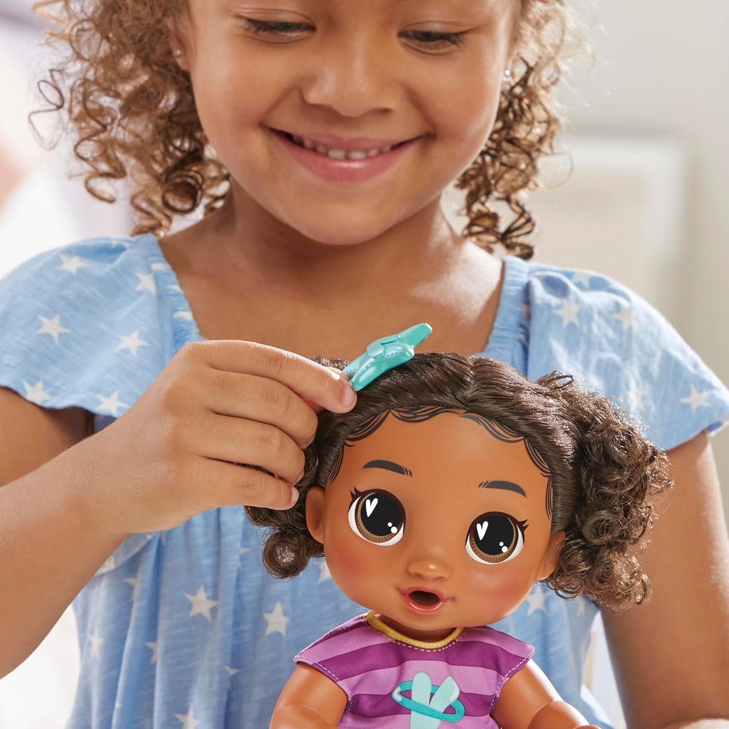Baby Alive Super BFF Tilly Tinker Cabello Negro Muñeca Bebé para Ve...
