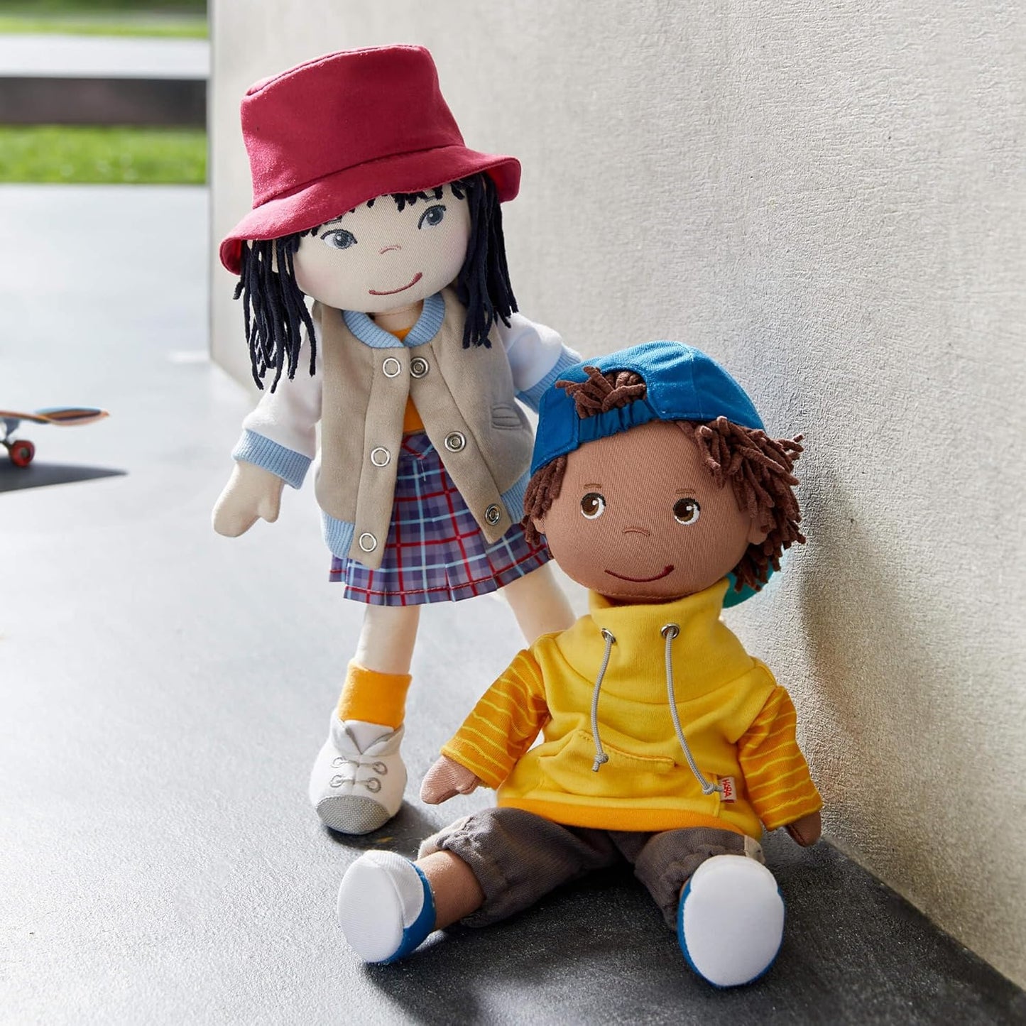 HABA Muñeca Yuki suave de 12 pulgadas con pelo negro, cara bordada,...