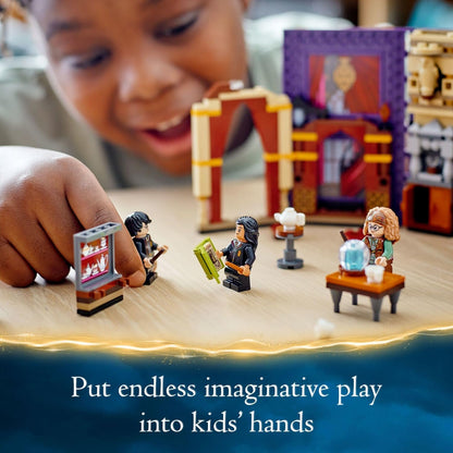 LEGO Harry Potter Hogwarts Moment: Divination Class 76396 Kit de construcción; juego coleccionable para el aula para mayores de 8 años (297 piezas)