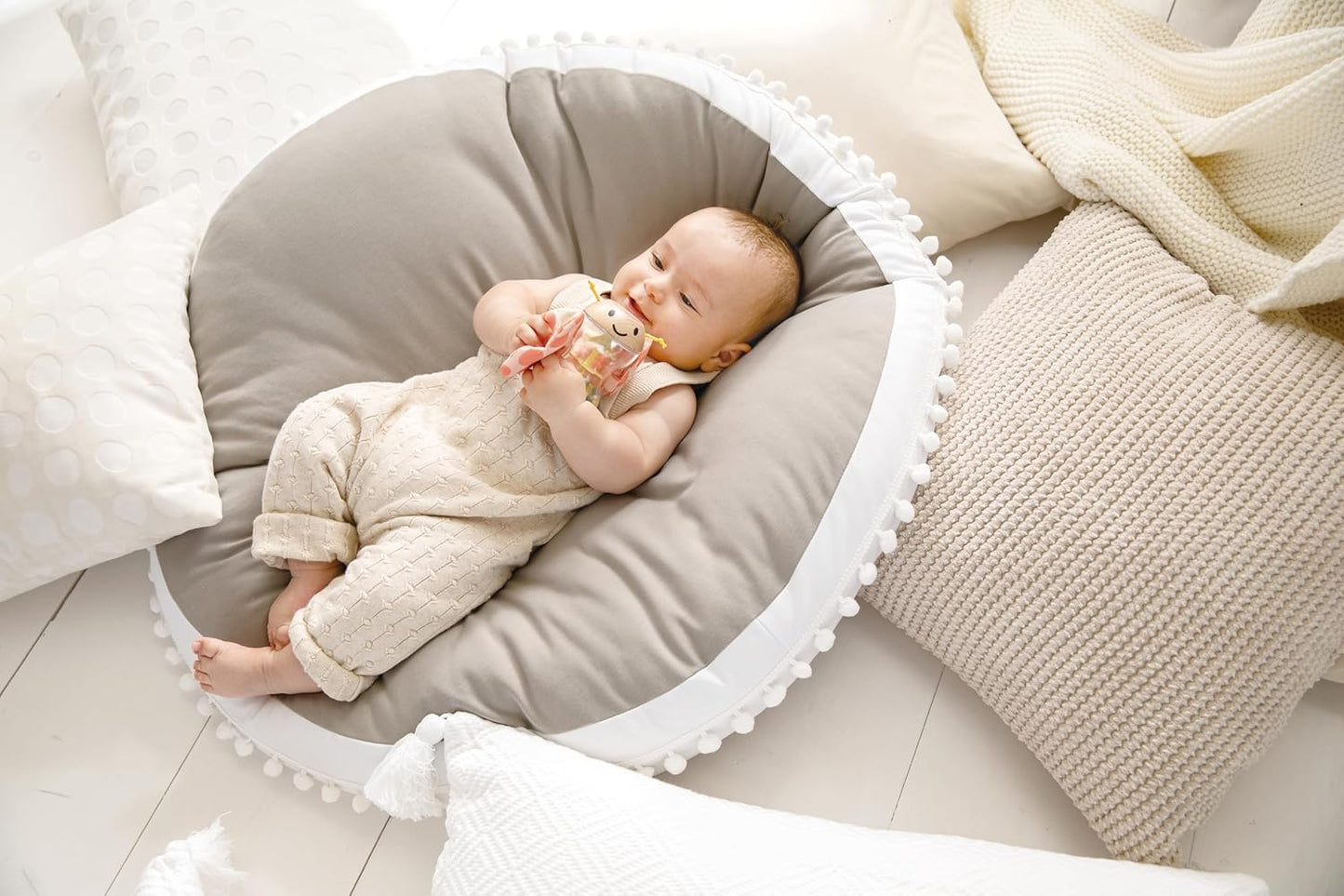 Hape Rosalie - Sonajero de madera con forma de mariposa colorida con alas extraíbles, juguete de aprendizaje temprano de madera, juguetes sensoriales para edades tempranas