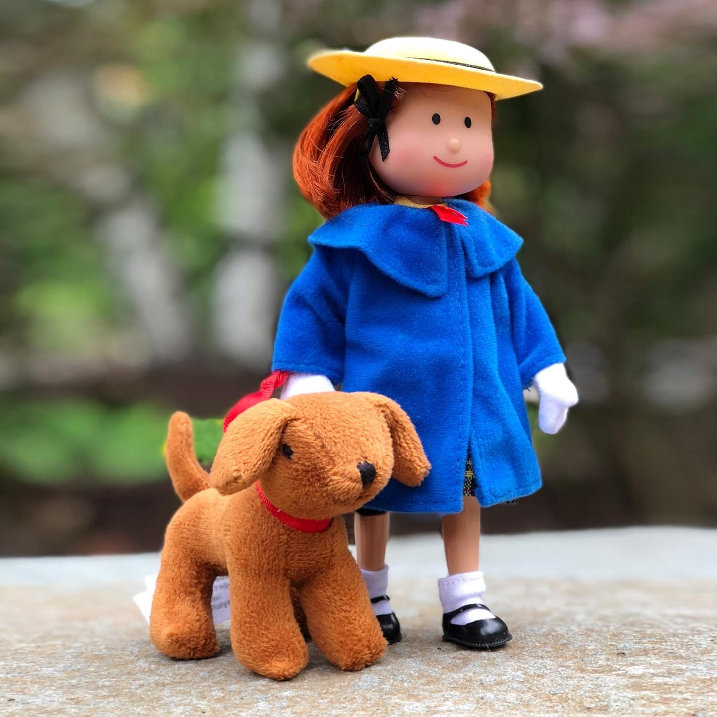 YOTTOY Madeline Collection - Muñeca posable Madeline y juguete suav...