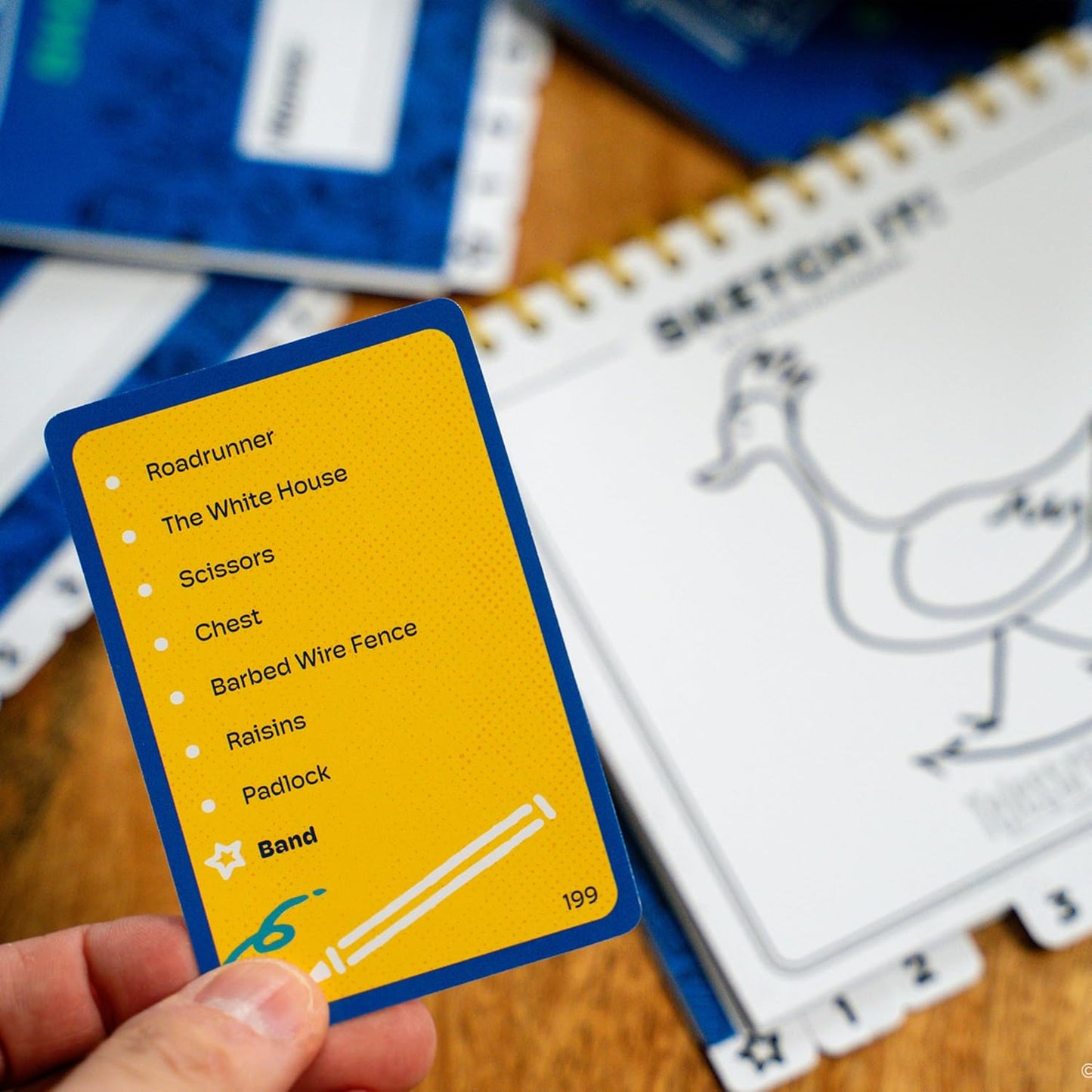 Telestrations - Juego de mesa para 8 jugadores de segunda edición, galardonado juego de fiesta divertido e impredecible imprescindible con un nuevo aspecto, dibuja lo que lees y luego adivina lo que