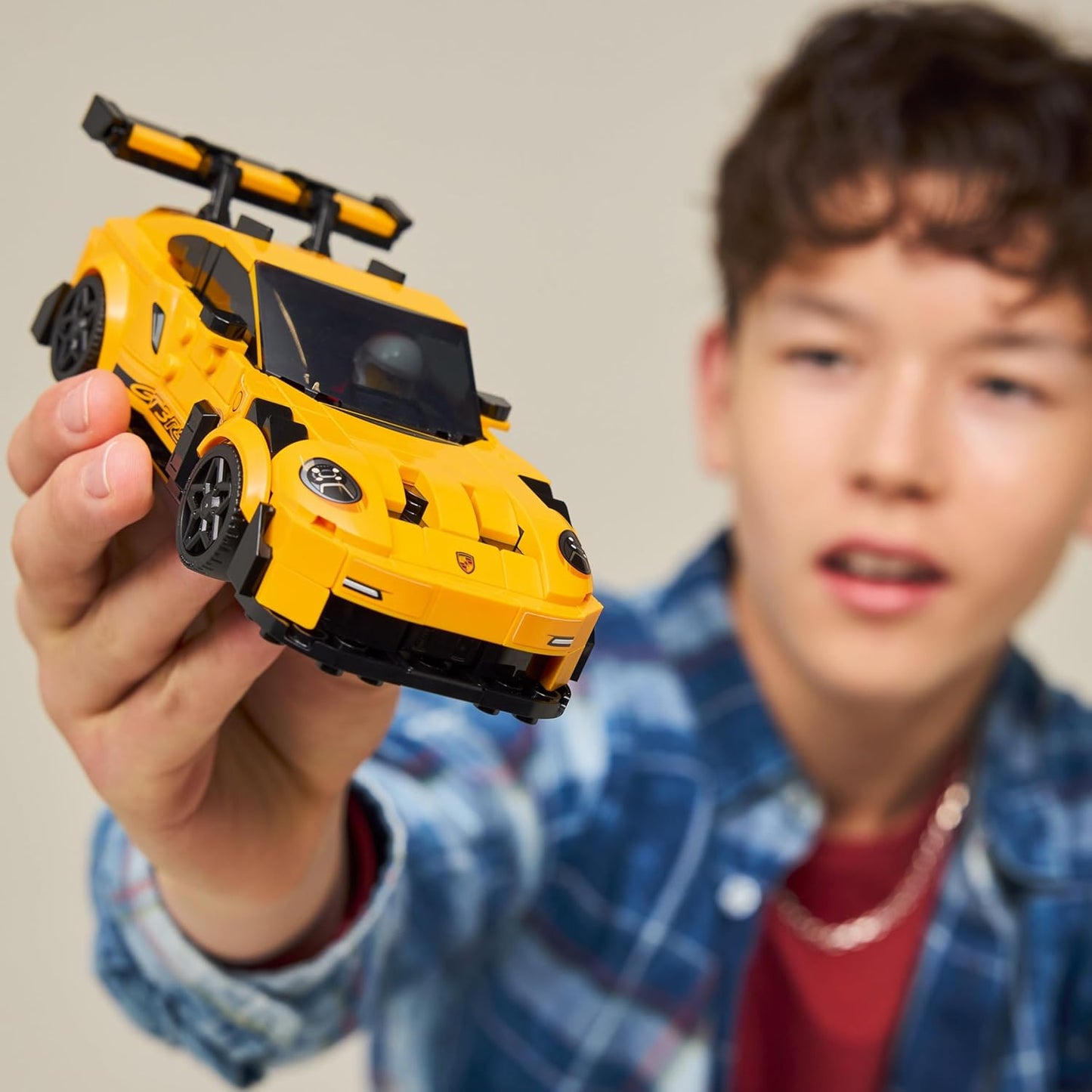 LEGO Speed Champions Porsche 911 GT3 RS Super Auto Juguete - Kit de Modelo y Juguete de Juego de Rol para Niños y Niñas, Edades 9+ - Set de Construcción de Auto Deportivo para Niños y Fanáticos de