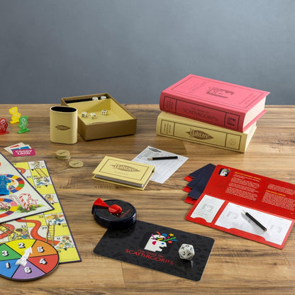 WS Game Company Colección de 15 juegos de mesa vintage para estanterías que incluyen Scrabble, Monopoly, Clue, Yahtzee, Chess, Boggle, Candy Land, Connect Four & Sorry! - Juegos familiares clásicos