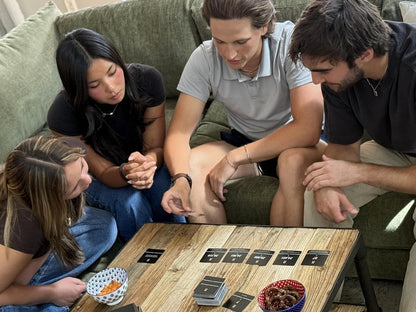 History Channel Edición 2 en 1 - A Través de los Años/Eso es un Dato Curioso - Conocimiento General Super Trivia Cronología Línea de Tiempo Juego de Cartas de Fiesta para Adultos, Familia