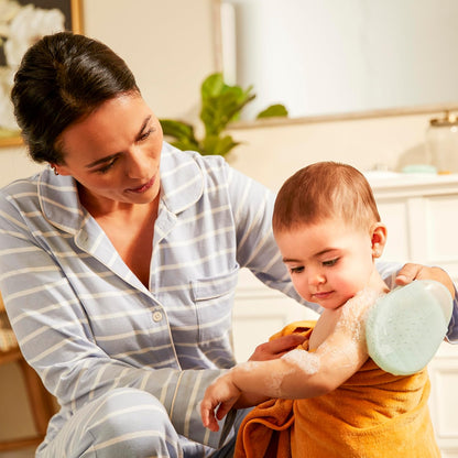 Safety 1st Kit de primer día de spa para bebé, lima de uñas eléctrica, guante de baño suave, cepillo de dientes para niños, cepillo de pelo y peine, juego de aseo infantil