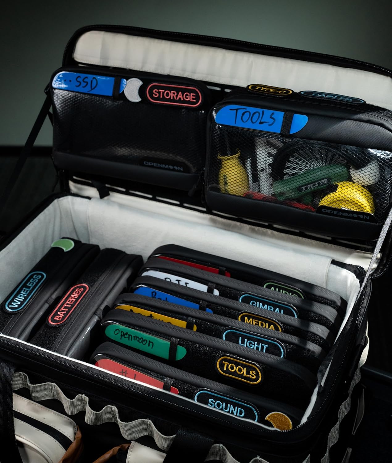 OPENMOON Bolsa translúcida para accesorios de cámara y electrónica de almacenamiento, organizador de cables, accesorios de engranaje, artículos esenciales para cámara de viaje, versión M delgada